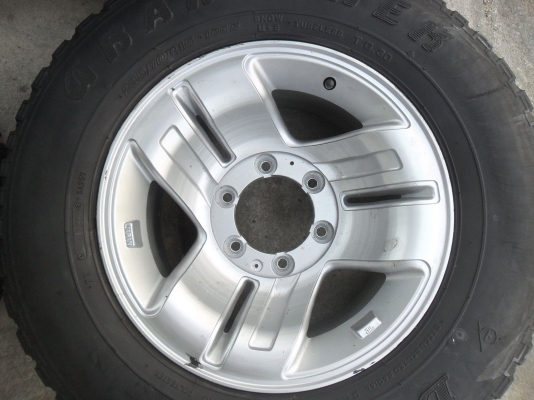 ล้อแม็ก 15นิ้ว 6รู โหดๆ  พร้อมยาง สวยๆ 4 ล้อ ราคา 5700 บาท