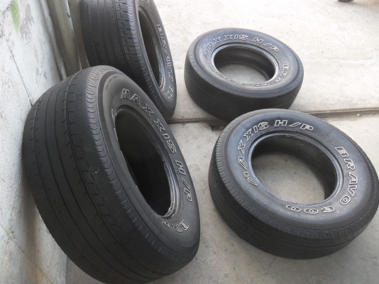 ยาง MAXXI 255/70R15 ปี09 สวยๆ 4 เส้น ราคา 2900 บาท
