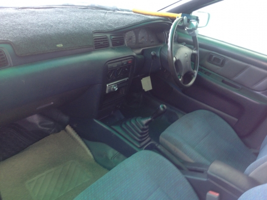 นิสสันซันนี่ ไฟท้ายแยก รถสวย เอกสารครบพร้อมโอนติดแก๊สLPG