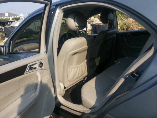 Benz c220 CDi เครื่อง2.2 ดีเชล ประหยัดน้ำมัน รถบ้านสภาพสวยเดิมๆออกห้างมือเดียว