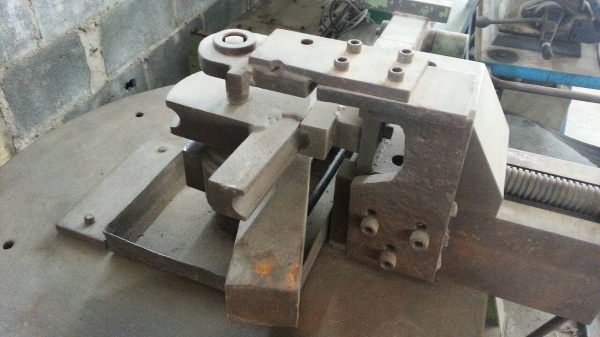 เครื่องดัดท่อ