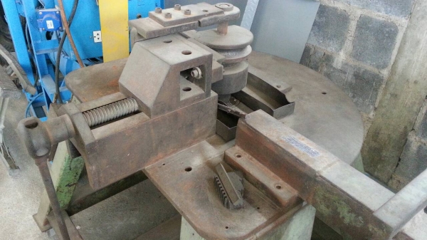 เครื่องดัดท่อ