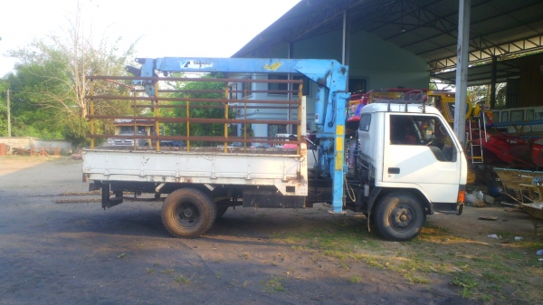 หกล้อ มิตซูบิชิ เครือ่ง ๑๑๐ แรงม้า รถจดทะเบียนปี ๔๖ ติดเครนทาดาโน่ ๓ ตัน อย่างดี จัดไฟแน๊นซ์ได้มากถึง 260,000 บาท หลุดมัดจำ.