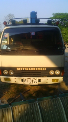 หกล้อ มิตซูบิชิ เครือ่ง ๑๑๐ แรงม้า รถจดทะเบียนปี ๔๖ ติดเครนทาดาโน่ ๓ ตัน อย่างดี จัดไฟแน๊นซ์ได้มากถึง 260,000 บาท หลุดมัดจำ.