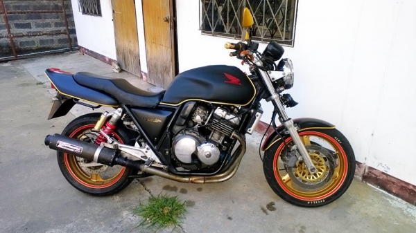 หา แลกหน่อยครับ อยากเปลี่ยนแนว cb400 ปี 93 อินวอย สพม.