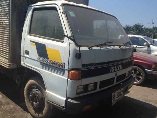 ขาย 6 ล้อหัวคัซซี ISUZU 115 เกียร์สั้นปี 37 สนใจโทร 0819701072