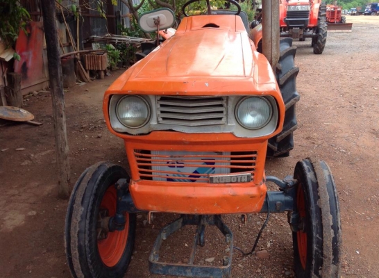 แทรกเตอร์คูโบค้า  26 แรง สภาพดีเยี่ยม พร้อมใช้งาน เดิมๆทั้งคัน นำไปใช้แล้วไม่ผิดหวัง