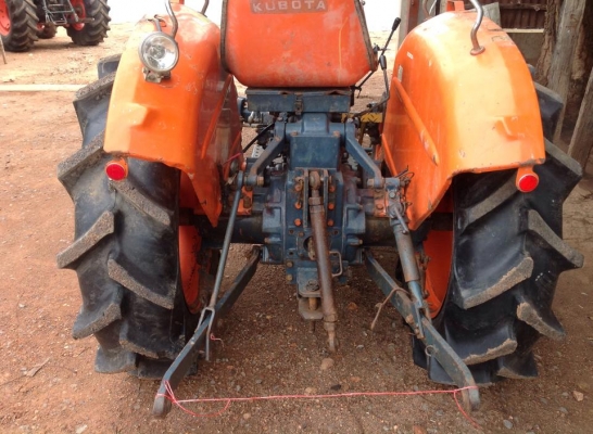 แทรกเตอร์คูโบค้า  26 แรง สภาพดีเยี่ยม พร้อมใช้งาน เดิมๆทั้งคัน นำไปใช้แล้วไม่ผิดหวัง