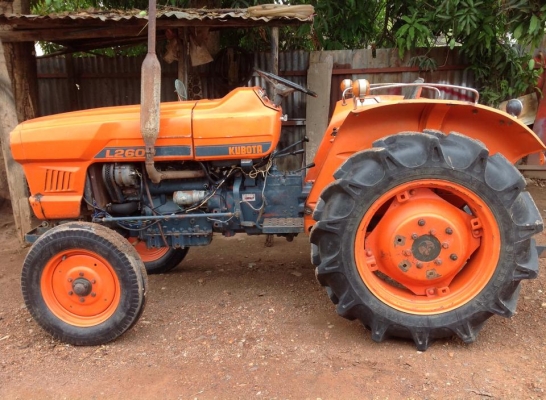 แทรกเตอร์คูโบค้า  26 แรง สภาพดีเยี่ยม พร้อมใช้งาน เดิมๆทั้งคัน นำไปใช้แล้วไม่ผิดหวัง