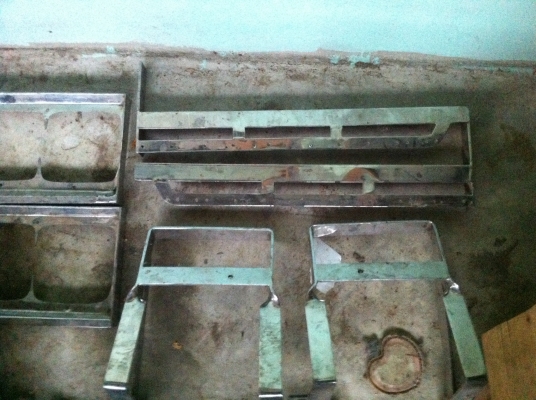 บันไดท้ายกะบะ กรอบไฟเลี้ยว แสตนเลส HINO (เรื่องชัย)