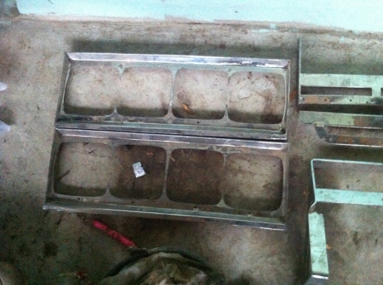 บันไดท้ายกะบะ กรอบไฟเลี้ยว แสตนเลส HINO (เรื่องชัย)