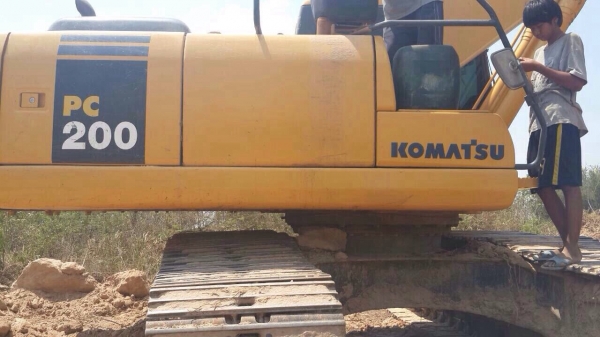 ขายดาวน์!! KOMATSU PC200-7 สภาพสวยค่ะ
