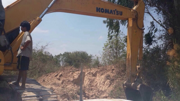 ขายดาวน์!! KOMATSU PC200-7 สภาพสวยค่ะ