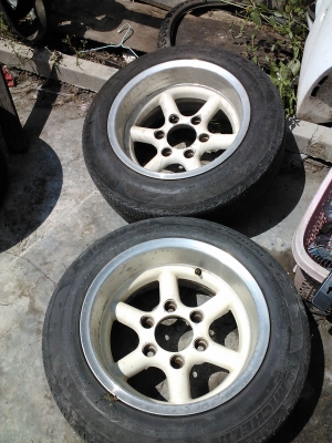 ขายแม็ก เรโทร ออฟ กว้าง8นิ้ว 6รูครับ รวมยางครับ ยาปี10