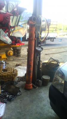 กระบอกอาร์ม(กระบอกบนสุด) รถแบคโฮ ฮิตาชิ อีเอ๊กซ์ ๒๐๐ ขีด ๒ ครบชุด