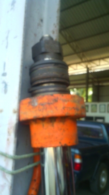 กระบอกอาร์ม(กระบอกบนสุด) รถแบคโฮ ฮิตาชิ อีเอ๊กซ์ ๒๐๐ ขีด ๒ ครบชุด