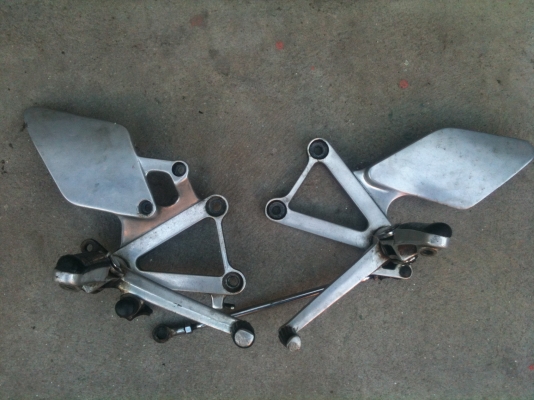 ขายแฟริ่งเดิมๆ nc30 ท่อพร้อมปลาย โช๊ดหน้า ปั๊มบนล่าง และ พักเท้า หม้อน้ำ VFR800