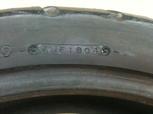 ขายแฟริ่งเดิมๆ nc30 ท่อพร้อมปลาย โช๊ดหน้า ปั๊มบนล่าง และ พักเท้า หม้อน้ำ VFR800