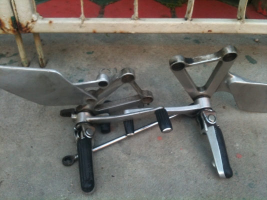 ขายแฟริ่งเดิมๆ nc30 ท่อพร้อมปลาย โช๊ดหน้า ปั๊มบนล่าง และ พักเท้า หม้อน้ำ VFR800