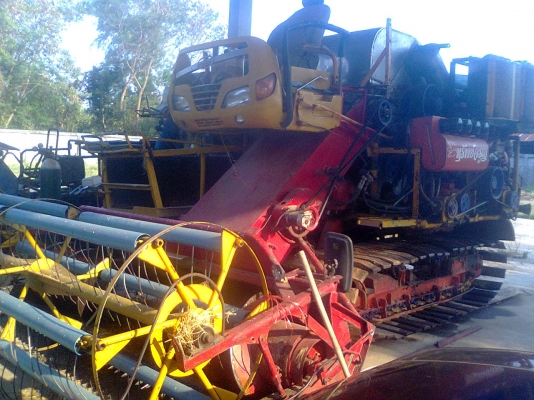 ขายรถเกี่ยวข้าวศักดิ์พัฒนา+เทเลอร์สิบล้อราคา550000บาท