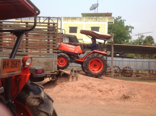 ปัญญาแทรคเตอร์มาแล้ว...จัดมาให้ครับ คูโบต้า L3408 ตัวเปล่า