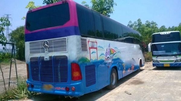 รถ ทัวร์เบนซ์  6 ล้อ 320 แรงม้า.  สนใจติดต่อ 081 - 6079515