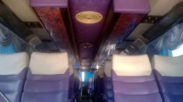 รถ ทัวร์เบนซ์  6 ล้อ 320 แรงม้า.  สนใจติดต่อ 081 - 6079515