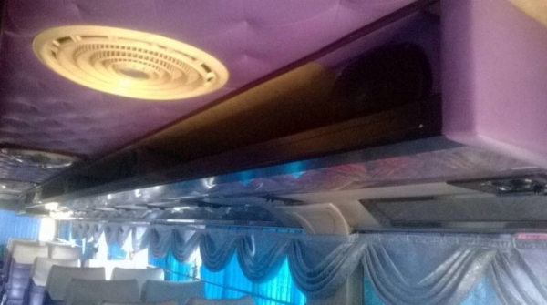 รถ ทัวร์เบนซ์  6 ล้อ 320 แรงม้า.  สนใจติดต่อ 081 - 6079515