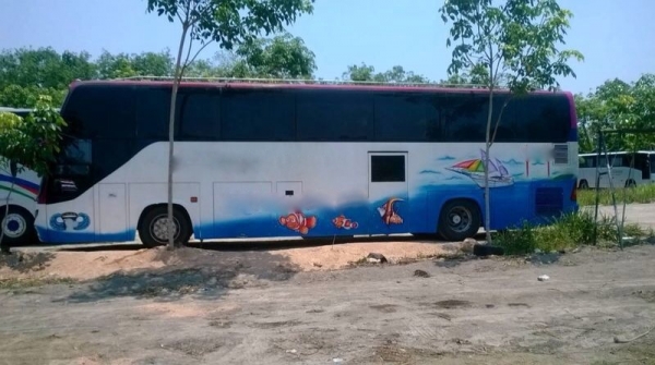 รถ ทัวร์เบนซ์  6 ล้อ 320 แรงม้า.  สนใจติดต่อ 081 - 6079515