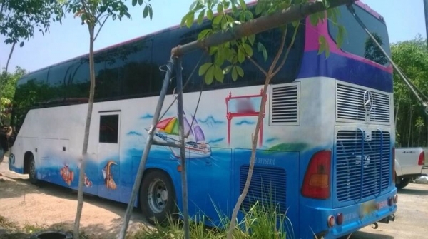 รถ ทัวร์เบนซ์  6 ล้อ 320 แรงม้า.  สนใจติดต่อ 081 - 6079515