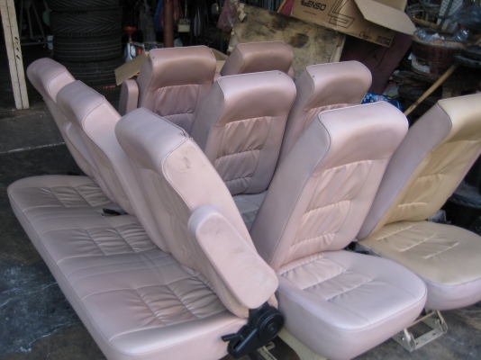ขายเบาะรถตู้ 9 ที่นั่ง ปรับนอนได้ ใส่รถตู้ตาเพชรมา 7000 บาท