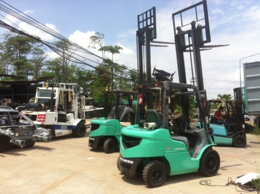 ขายฟอร์คลิฟต์ MITSUBISHI GRANDIA (รุ่นใหม่) FD20 DIESEL  , AT,  1470 ชั่วโมงการทำงาน ขอบคุณลูกค้าจาก กทม ครับ