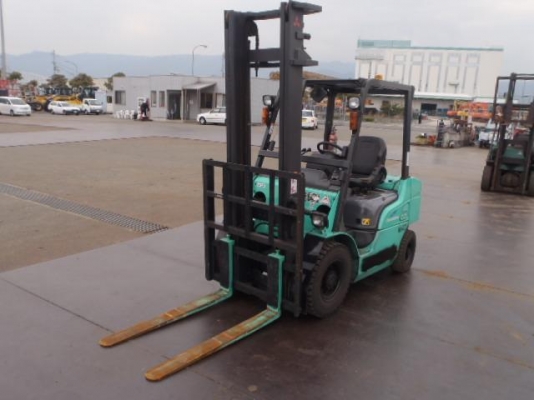 ขายฟอร์คลิฟต์ GRANDIA (  เครื่องยนต์หัวฉีดรุ่นใหม่ล่าสุด ) FG25T  4  M , AT,   ( ขอบคุณมากครับคุณวิสิทธิ์ จ.เลย ) สภาพพร้อมใช้งาน  เดิมแท้จากญี่ปุ่น   สีเดิมและตัวถังสภาพเดิมจากญี่ปุ่น