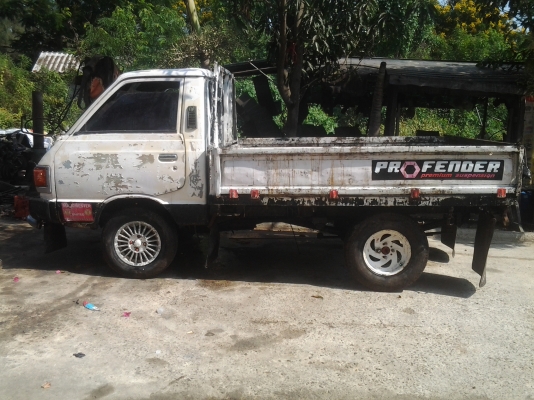 ขายครับ รถโตโยต้ากระบะรถนอก 4ล้อ เครื่องเบนซินติดแก๊ส 4K ทะเบีบนขาด 13 มี.ค 56 ขาย 39500 บาทครับ