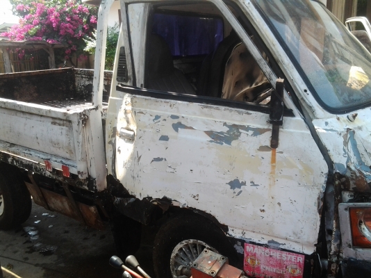 ขายครับ รถโตโยต้ากระบะรถนอก 4ล้อ เครื่องเบนซินติดแก๊ส 4K ทะเบีบนขาด 13 มี.ค 56 ขาย 39500 บาทครับ