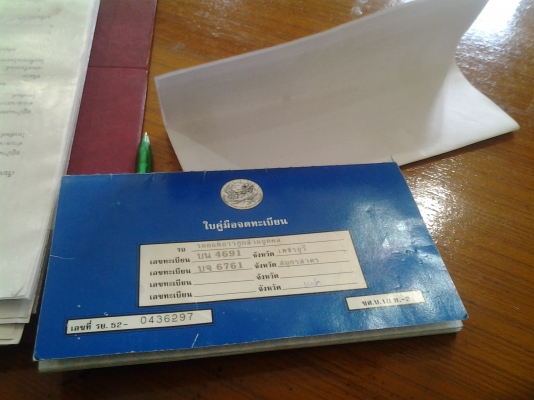 ขายครับ รถโตโยต้ากระบะรถนอก 4ล้อ เครื่องเบนซินติดแก๊ส 4K ทะเบีบนขาด 13 มี.ค 56 ขาย 39500 บาทครับ