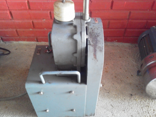 เครื่องแว็คคั่ม โรตารี่ VACUUM ของญี่ปุ่นแท้ ยี่ห้อ SHIMADZU พร้อมใช้งาน เครื่องแว็คคั่ม โรตารี่ VACUUM ของญี่ปุ่นแท้ ยี่ห้อ SHIMADZU พร้อมใช้งาน