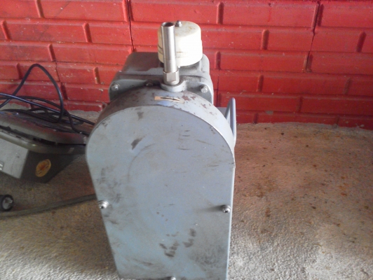 เครื่องแว็คคั่ม โรตารี่ VACUUM ของญี่ปุ่นแท้ ยี่ห้อ SHIMADZU พร้อมใช้งาน เครื่องแว็คคั่ม โรตารี่ VACUUM ของญี่ปุ่นแท้ ยี่ห้อ SHIMADZU พร้อมใช้งาน