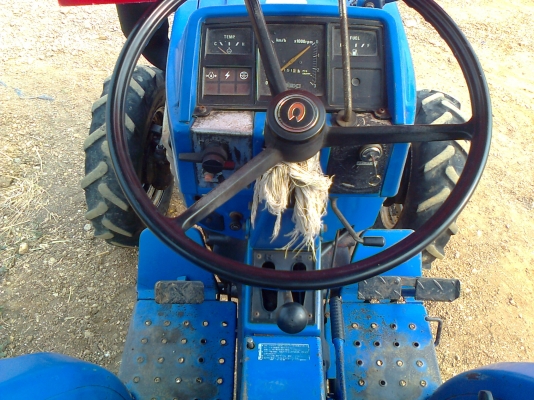 ขาย ISEKI   TL   2100    21  แรงม้า  4WD  สภาพเดิมๆ พร้อมใช้ ต่อรองได้