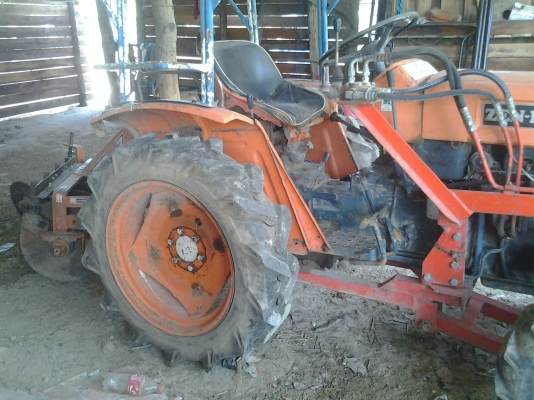 ขายรถไถ20แรงราคาถูกสภาพสวยเครื่องฟิตโฟวินมีดันหน้า ขายรถไถ20แรงราคาถูกสภาพสวยเครื่องฟิตโฟวินมีดันหน้า