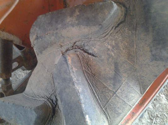 ขายรถไถ20แรงราคาถูกสภาพสวยเครื่องฟิตโฟวินมีดันหน้า ขายรถไถ20แรงราคาถูกสภาพสวยเครื่องฟิตโฟวินมีดันหน้า