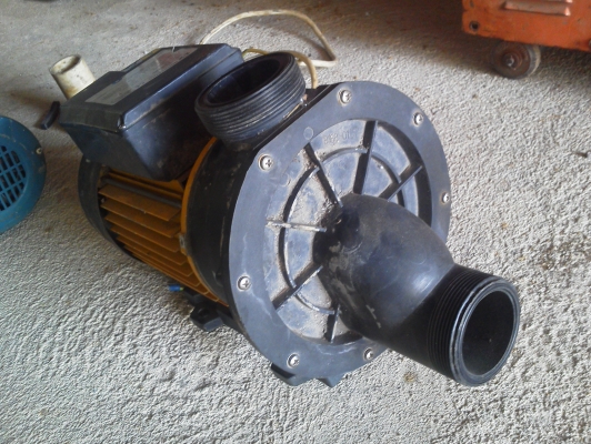 ปั็มน้ำ WHIRLPOCL ของอิตาลี เหมาะกับงงานหมุนวนน้ำทั่วไป กำลัง 1แรงม้า ขนาด1.5 นิ้ว  อัตราการไหลอยูที่ 450 L / นาที ขึ้นสูงได้ 16 ม.