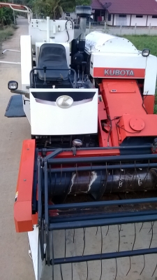 ขายด่วนรถเกี่ยวข้าวคูโบต้า รุ่นdc60plus+พร้อมพ่วงลาก ราคา 429000 บาท