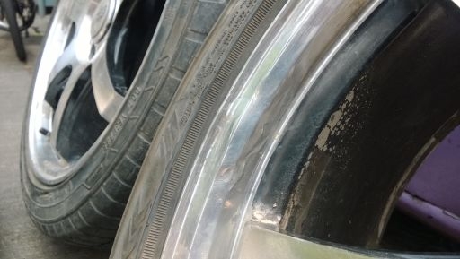 แม็กขอบ 17-4-100 กว้าง 7 ออฟ+42 ยางไม่สวย  ราคา 3,900 บาท