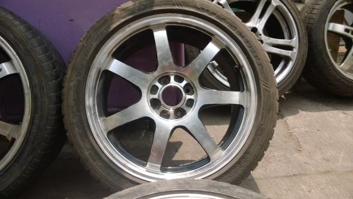 แม็กขอบ 17-4-100 กว้าง 7 ออฟ+42 ยางไม่สวย  ราคา 3,900 บาท