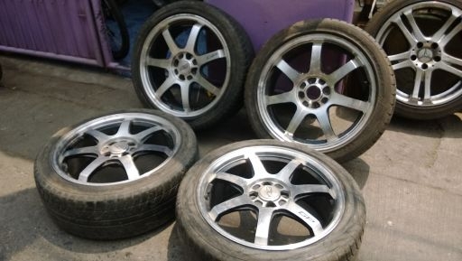 แม็กขอบ 17-4-100 กว้าง 7 ออฟ+42 ยางไม่สวย  ราคา 3,900 บาท