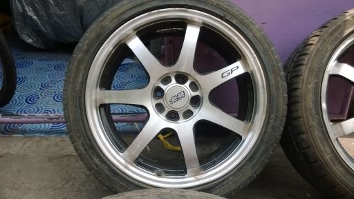 แม็กขอบ 17-4-100 กว้าง 7 ออฟ+42 ยางไม่สวย  ราคา 3,900 บาท