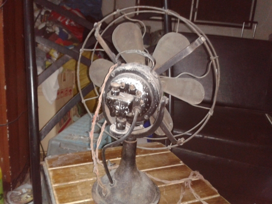 พัดลมโบราน 2000 บาท