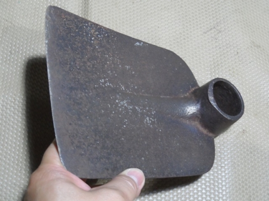 จอบหูกลม ตราจรเข้ อังกฤษ ครับ