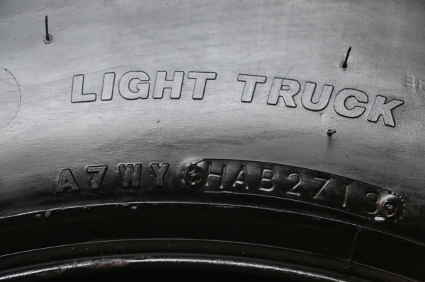 ขายยาง Bridgestone รุ่น R210 เบอร์ 7.5 ขอบ 16 พร้อมกระทะ 6 รู 40000 บาท